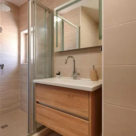 House Cavela Gustirna