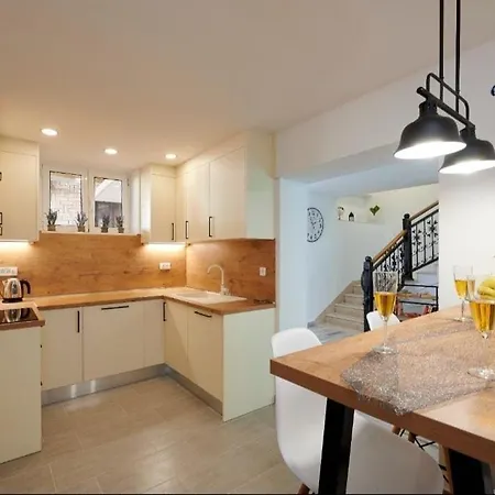 Vila House Cavela Gustirna