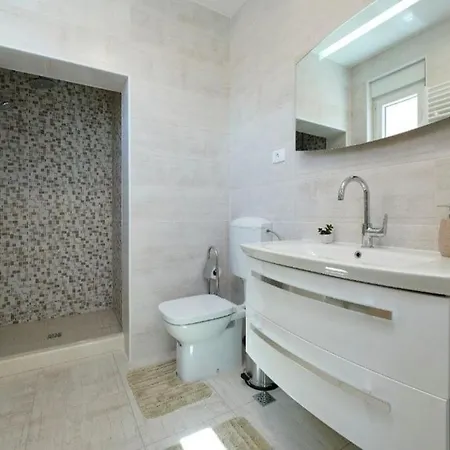 וילה House Cavela Gustirna