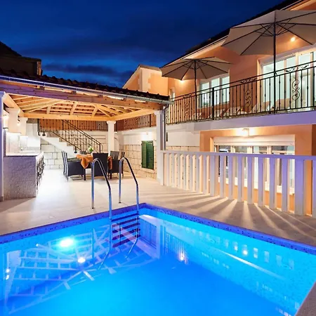 فيلة House Cavela *