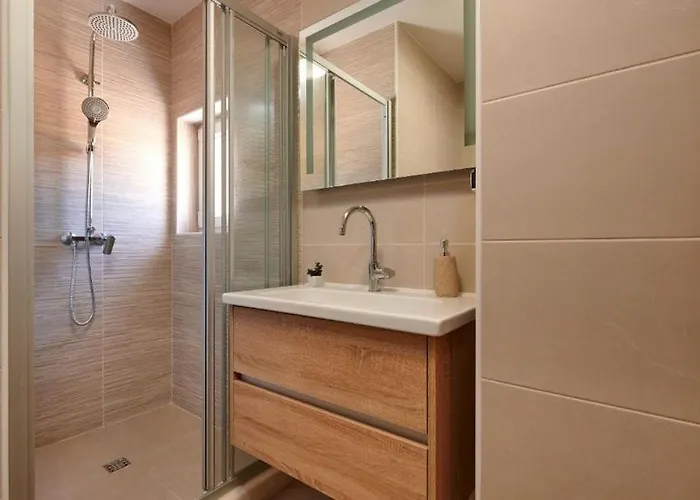House Cavela Gustirna