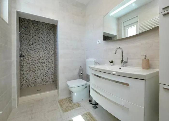 فيلة House Cavela Gustirna