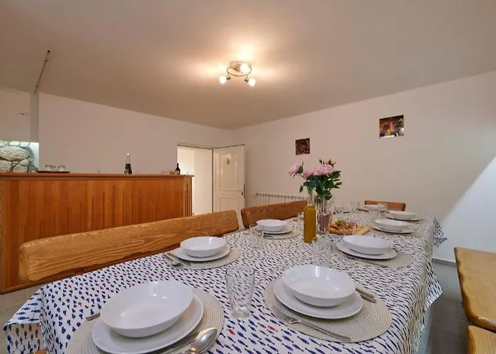 House Cavela فيلة Gustirna