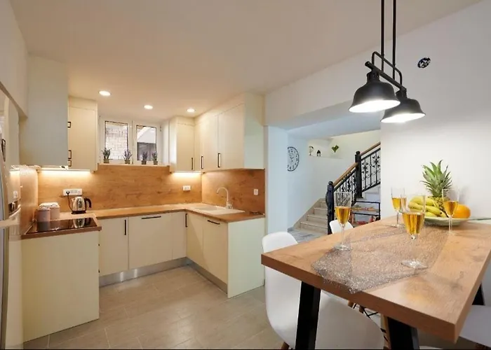 فيلة House Cavela Gustirna