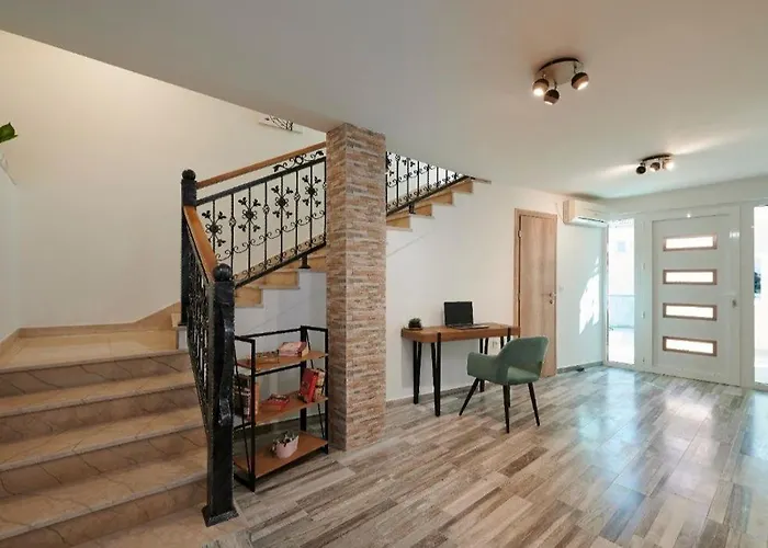 House Cavela Gustirna