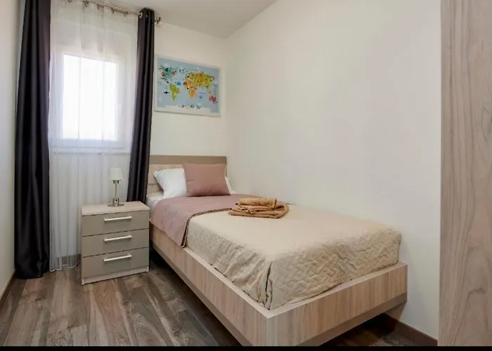 House Cavela * Gustirna