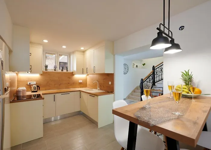 فيلة House Cavela Gustirna